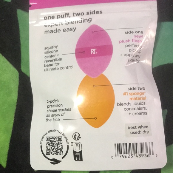 ✨🆕Real Techniques Miracle 2-In-1 Powder Puff/Liquid Makeup Puff!!💜✨ - Picture 4 of 14